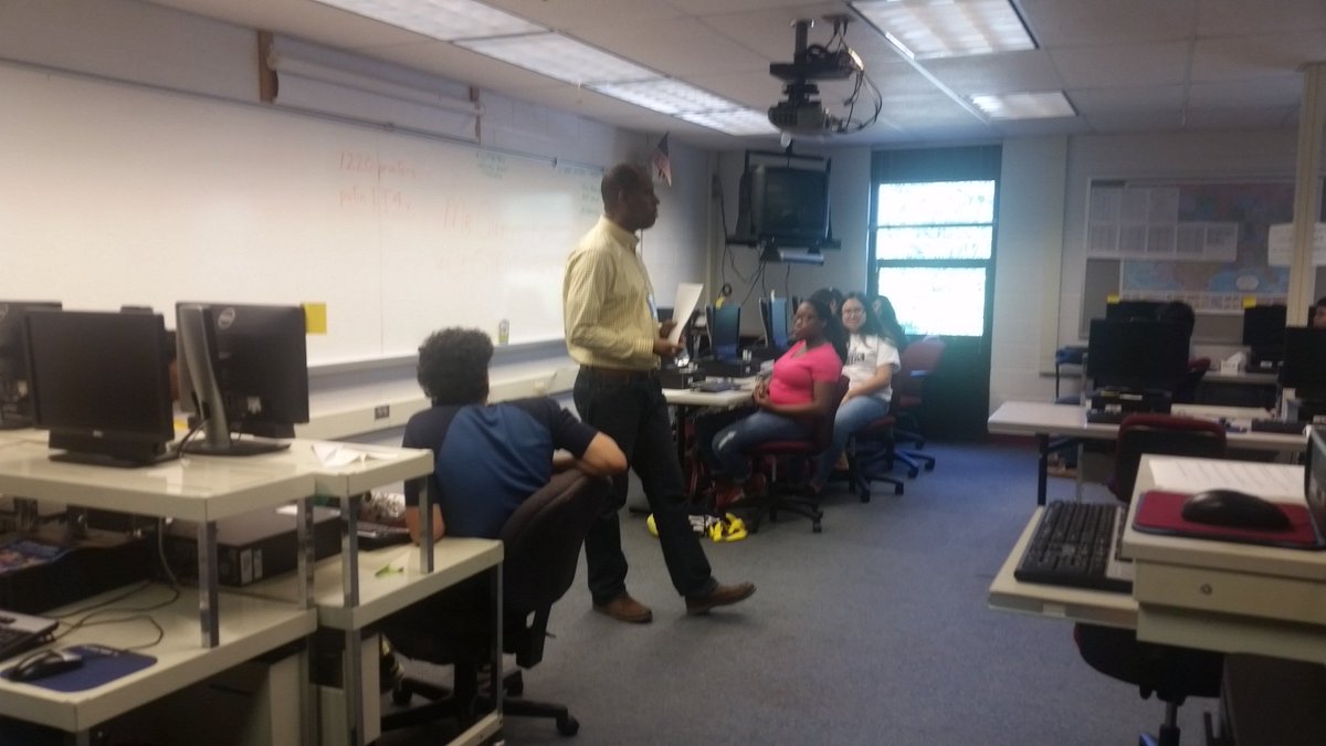 Mr. Britt of SySTEMIC Solutions speaking to MVHS students about #VEX and #CyberPatriot camps #FCPSSTEAM