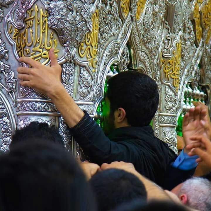 يالـصايّم برمضان شِفت العطـش زين؟ 
اتذكّـر ثـلاث أيام عطـشان الـحُسين! 💔
..
#السلام عليك يا ابا عبد الله
..