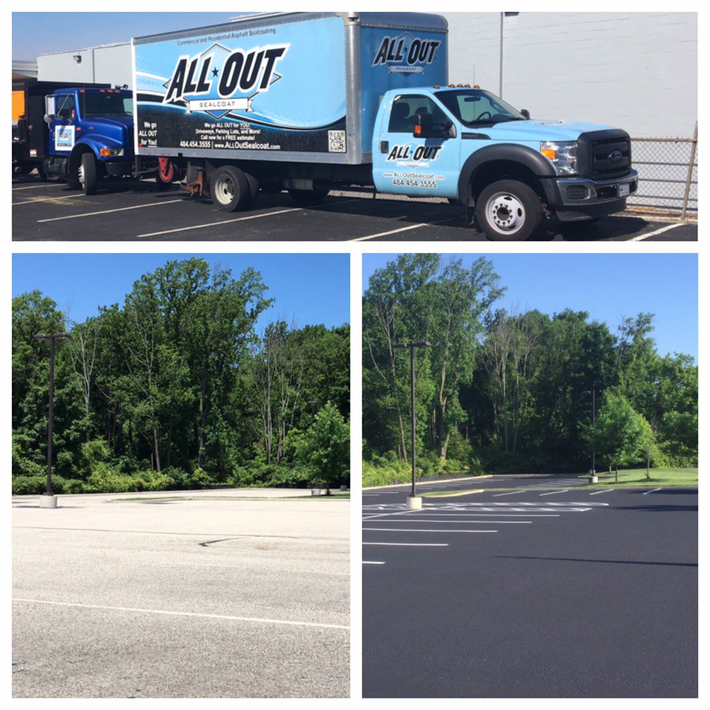 ALLOUTSealcoat's tweet photo. Before & After with the All Out Truck #alloutparkinglots #smallbizusa #sealcoat #asphalt #parkinglots https://t.co/WneYgncZVj