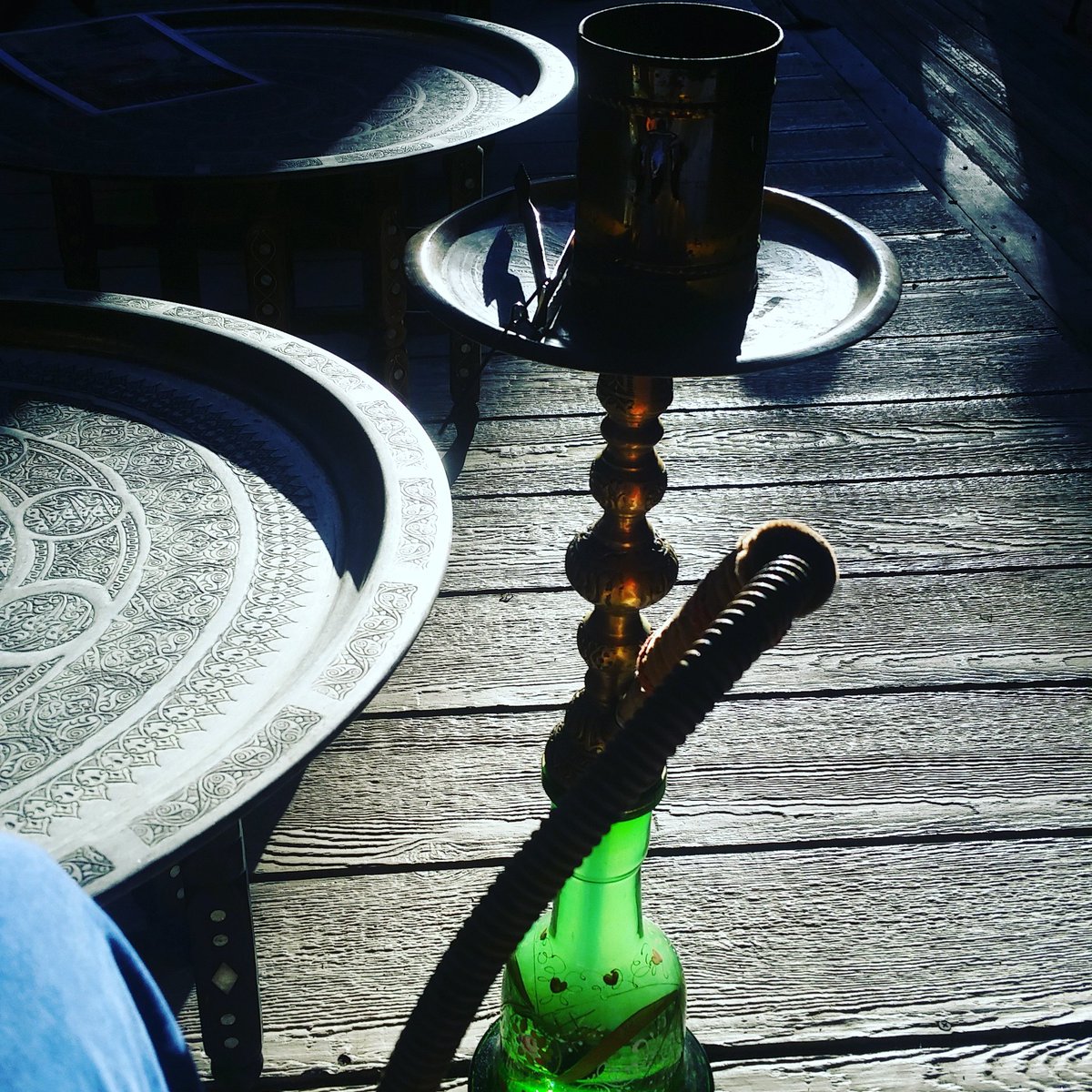 ExplainLifeToMe's tweet image. Yesterday at the hookah house