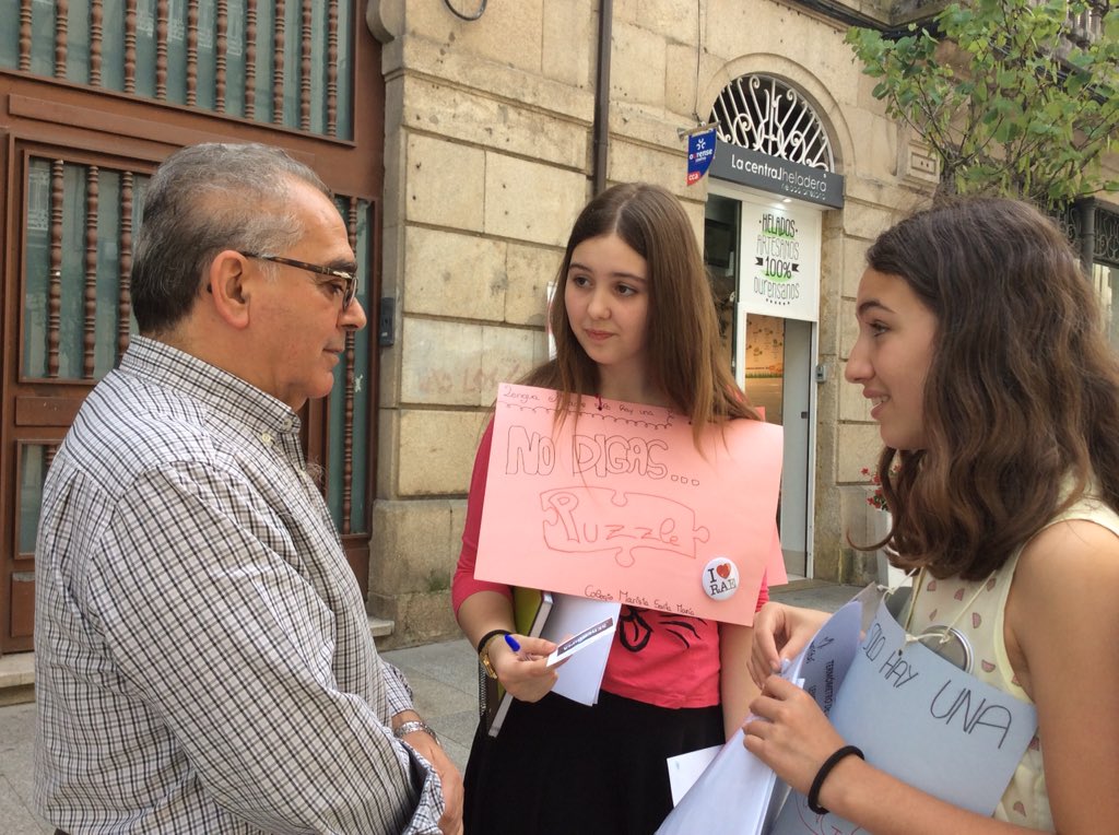 perdidosnonorte's tweet photo. Nuestros chicos han hecho un gran trabajo y no han parado de entrevistar a gente @maristasourense #operacionRAE https://t.co/bVjlM9423P