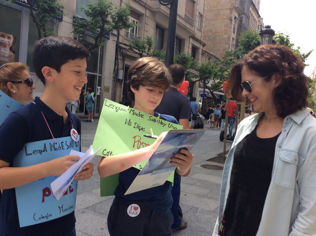 perdidosnonorte's tweet photo. Nuestros chicos han hecho un gran trabajo y no han parado de entrevistar a gente @maristasourense #operacionRAE https://t.co/bVjlM9423P