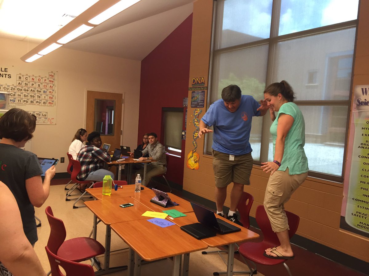 emily3elliott's tweet photo. @tanfam4 is *really* excited about cooking up digital learning experiences. #chsces IRON CHEF https://t.co/1d004hxyfa