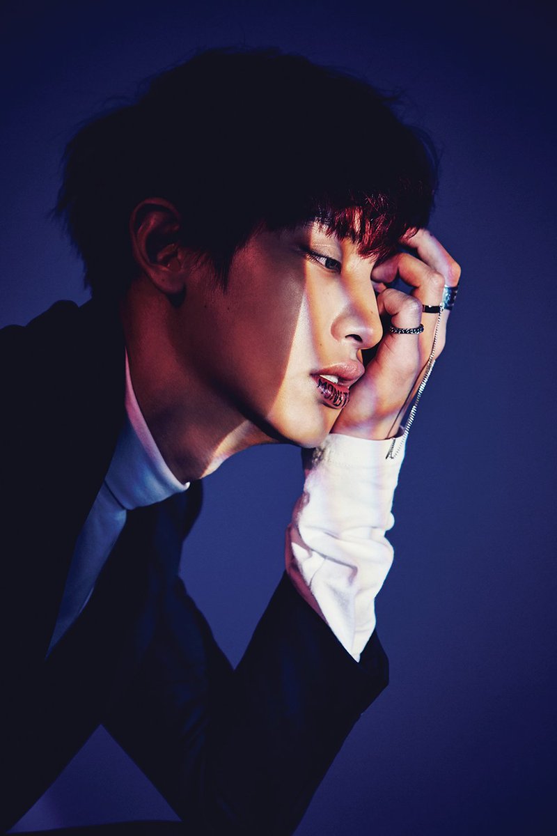 mdzlhcy_'s tweet photo. ดูพ่อมอนสเตอร์ของเราค่ะ เวลาถ่ายงาน เตรียมคัมแบคนี่หล่อชิบหาย พอพ้นช่วงถ่ายก็ .. ไม่คีพลุคแล้ว เหนื่อย55555555555555 https://t.co/CbNvUnJBvs