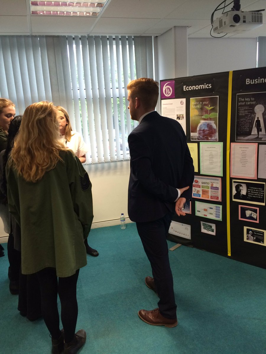 FGS6thForm's tweet photo. @FlixtonGS lots of interest in our new economics A Level! #yoursixthform https://t.co/QnYfYyogm7