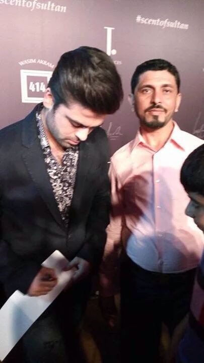 iUswah_19's tweet photo. With fans at launch of #Four1Four
#ScentOfSultan
@iamAhmadshahzad https://t.co/B159yCgNe7