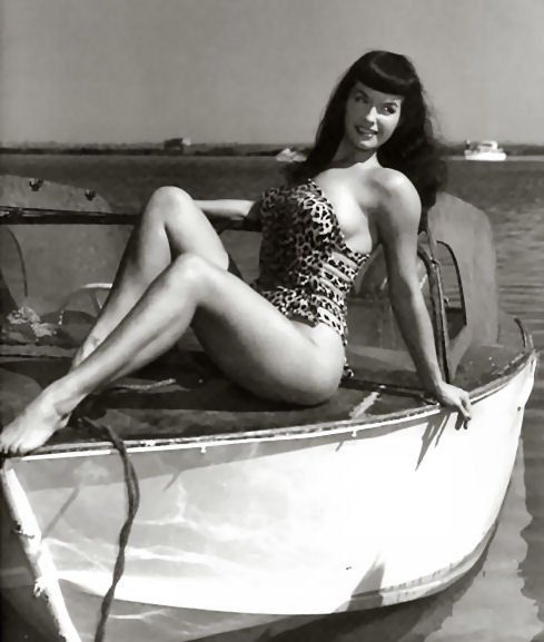 Jungle Bettie goes to the beach! 
#BettiePage #QueenofPinups #junglebettie #beachbettie #BunnyYeager