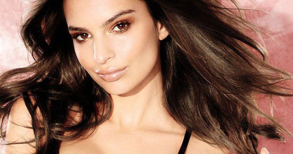 resharelist's tweet image. The 195 Hottest Emily Ratajkowski GIFs You Will Ever See resharelist.com/hot-emily-rata…