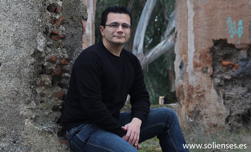 Francisco Onieva gana el Premio de Poesía Jaime Gil de Biedma (actualizado) solienses.blogspot.com.es/2016/06/franci…