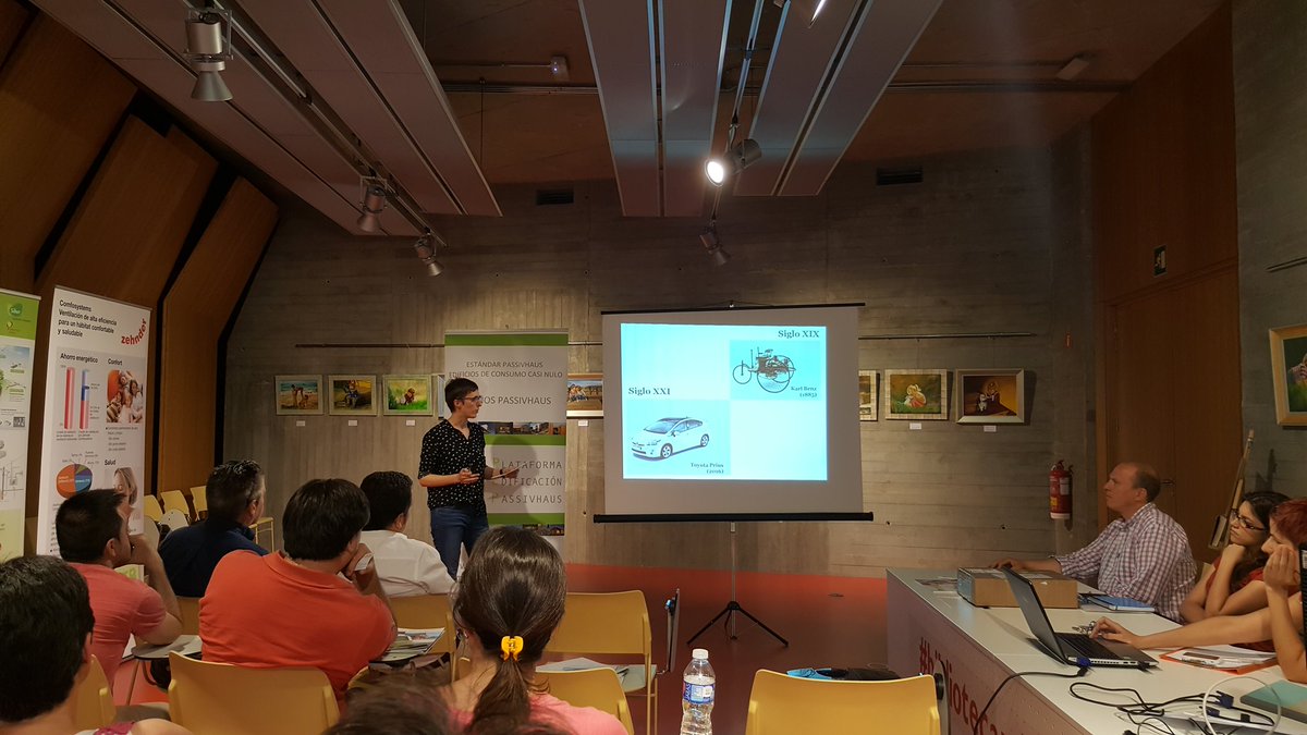 Un coche de hoy en día consume un 80% menos que el 1er coche ¿Por qué las viviendas no? Elena Castillo  #PassivHaus