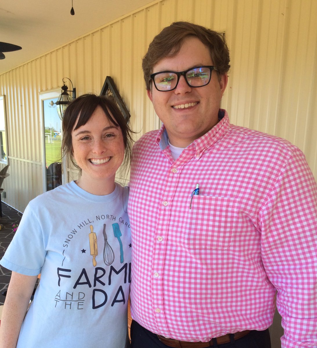 LancePaper's tweet image. #FarmerAndTheDail has provided us with incredible #BBQ tonight at @FoodBankCENC #NewBernNC branch 6pm In the garden