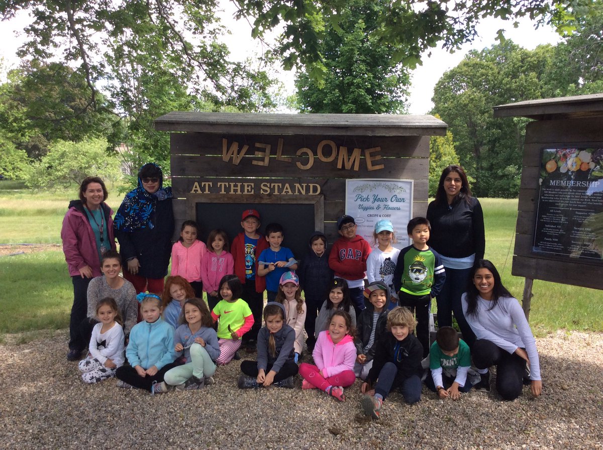 MrsWymansClass's tweet photo. @landssake Thanks, Farmer Anna, for a great visit today! #community #seasonal changes #walkfromschool! https://t.co/yrFOygEkZP