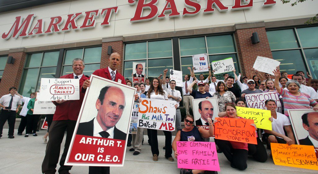 MBasketEffect's tweet photo. #TBT 2014 - Thousands of employees &amp; millions of customers rallied around their beloved CEO. https://t.co/jA54KEKQsP https://t.co/wWZCFQofXr