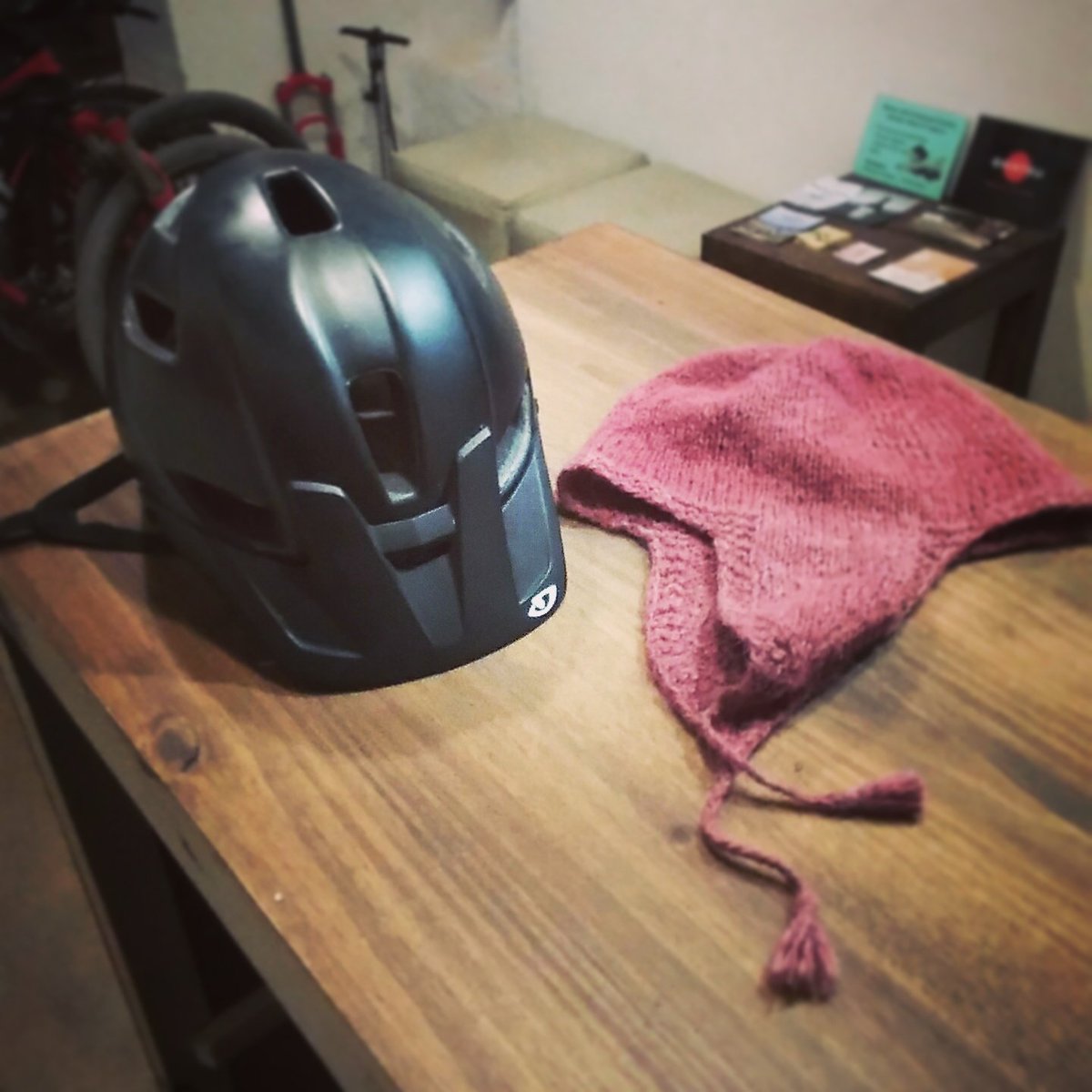 jujuyenbiciok's tweet image. Is that time of the year when you start to use one over the other #chulo #llamawool #girohelmets #mtb #pachamama