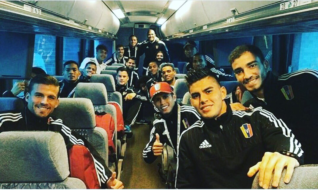 Poco a poco se van convirtiendo en un equipo y eso nos hace felices a los #venezolanos <a href="/selevinotinto/">La Vinotinto</a>