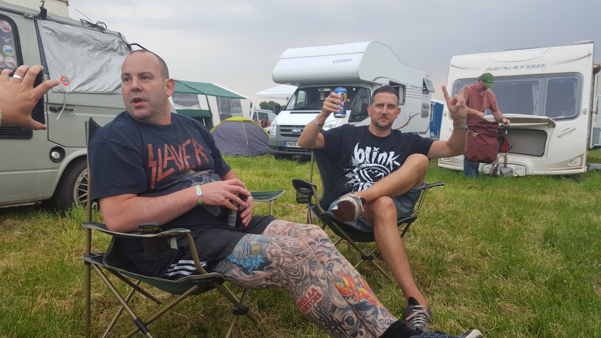 FaildAxeJuggler's tweet photo. @SteveATCC @DownloadFest @scudlip1971 @welshhammer8 birthday boy!!! https://t.co/g6M1pXwNXs