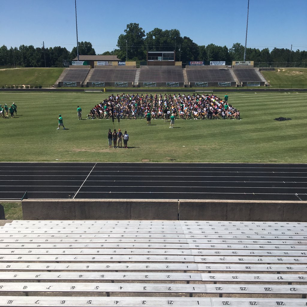 rcsraiders's tweet photo. T-29 hours until our #RSHS #ClassIf2016 turns their tassels! #RCSGrad https://t.co/w7cCyvTl3o