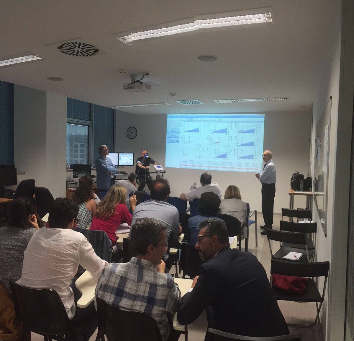 Orgulloso de compartir mi primer curso de VO2 con <a href="/AbeytuaManuel/">Manuel Abeytua</a>. Difícil tarea sustituir a <a href="/juancastillo_67/">Juan Castillo Martin</a>!!