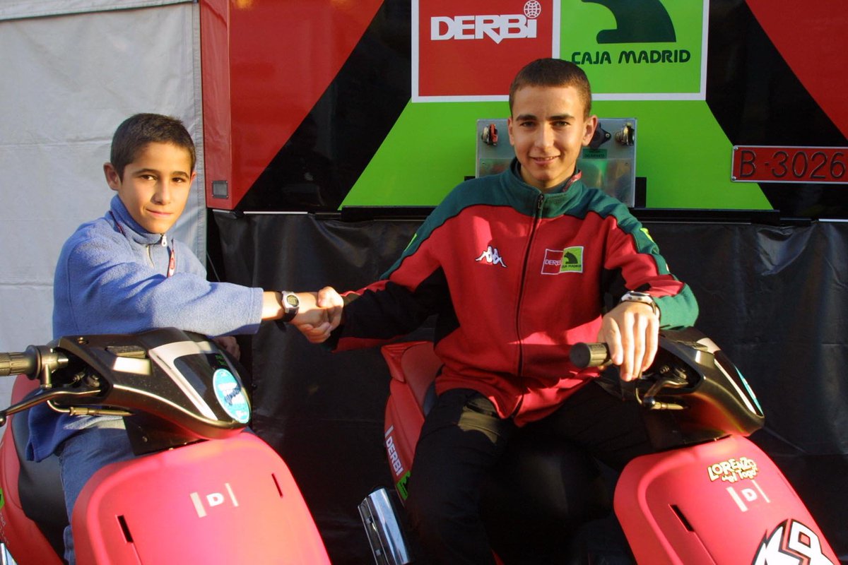 <a href="/lorenzo99/">Jorge Lorenzo</a> Esta foto de Miguel Ángel Cañellas es otro bonito recuerdo de #LS39 Y de aquella tarde en Cheste...
