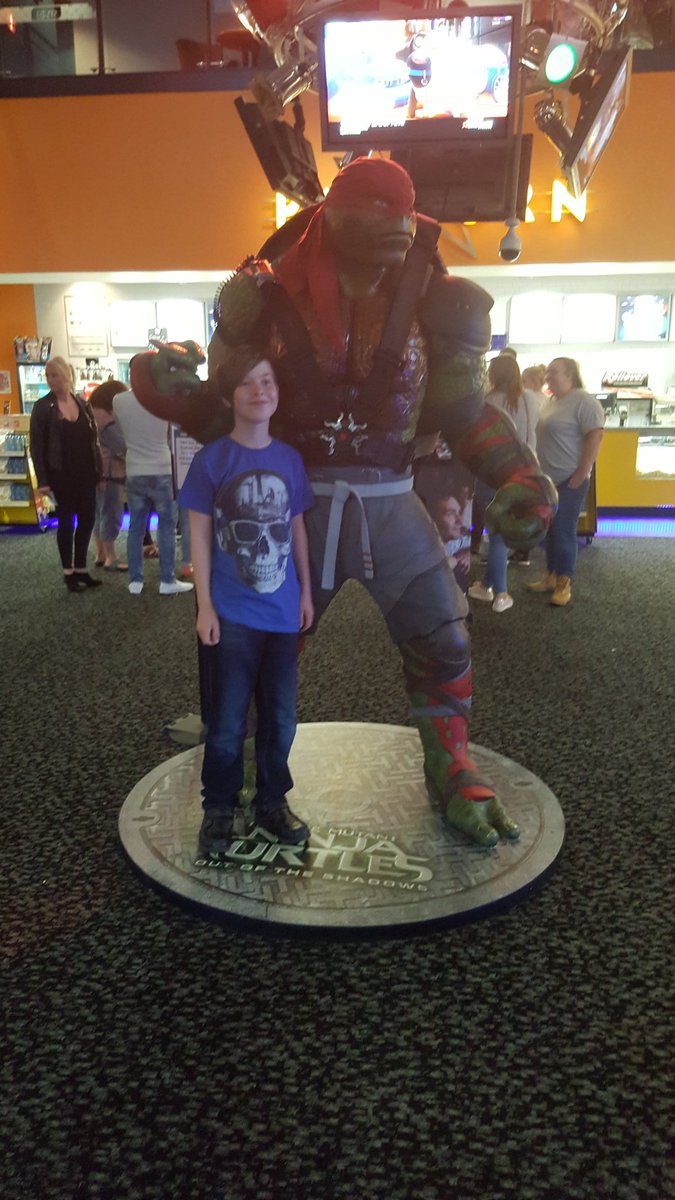 MAdamsSW_Derker's tweet photo. @CineAshton #TMNTAshton cowabunga dude! https://t.co/V5XaRGv3m0