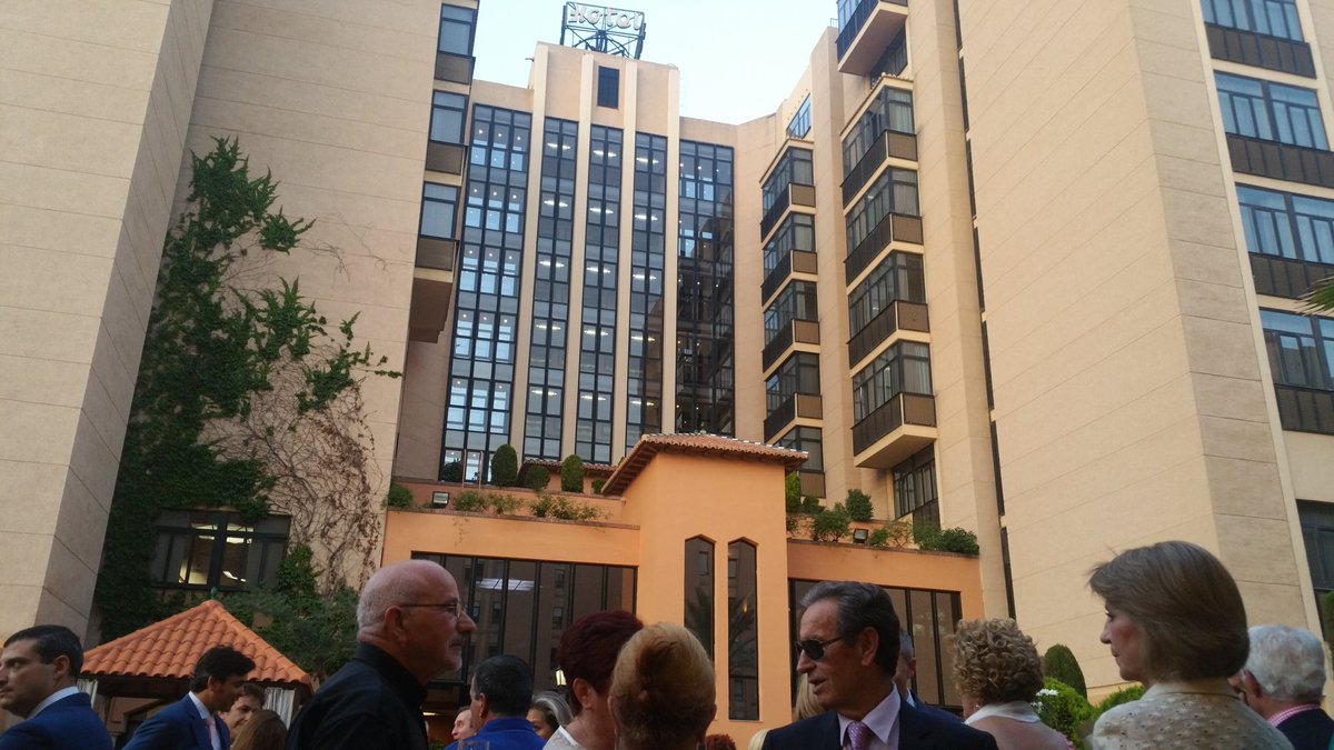 solynieveSL's tweet photo. Nos encontramos en un gran evento con uno de nuestros mejores clientes y amigos @hoteles_santos https://t.co/TCZILF9kJz