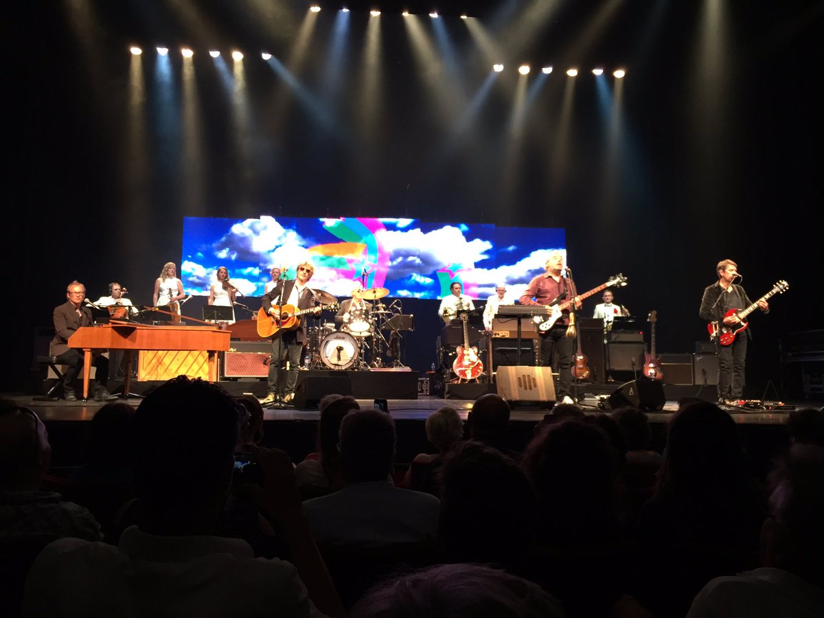 1974lex's tweet photo. @theanalogues playing Magical Mystery Tour from #TheBeatles...wow!!! https://t.co/U21rW762bT