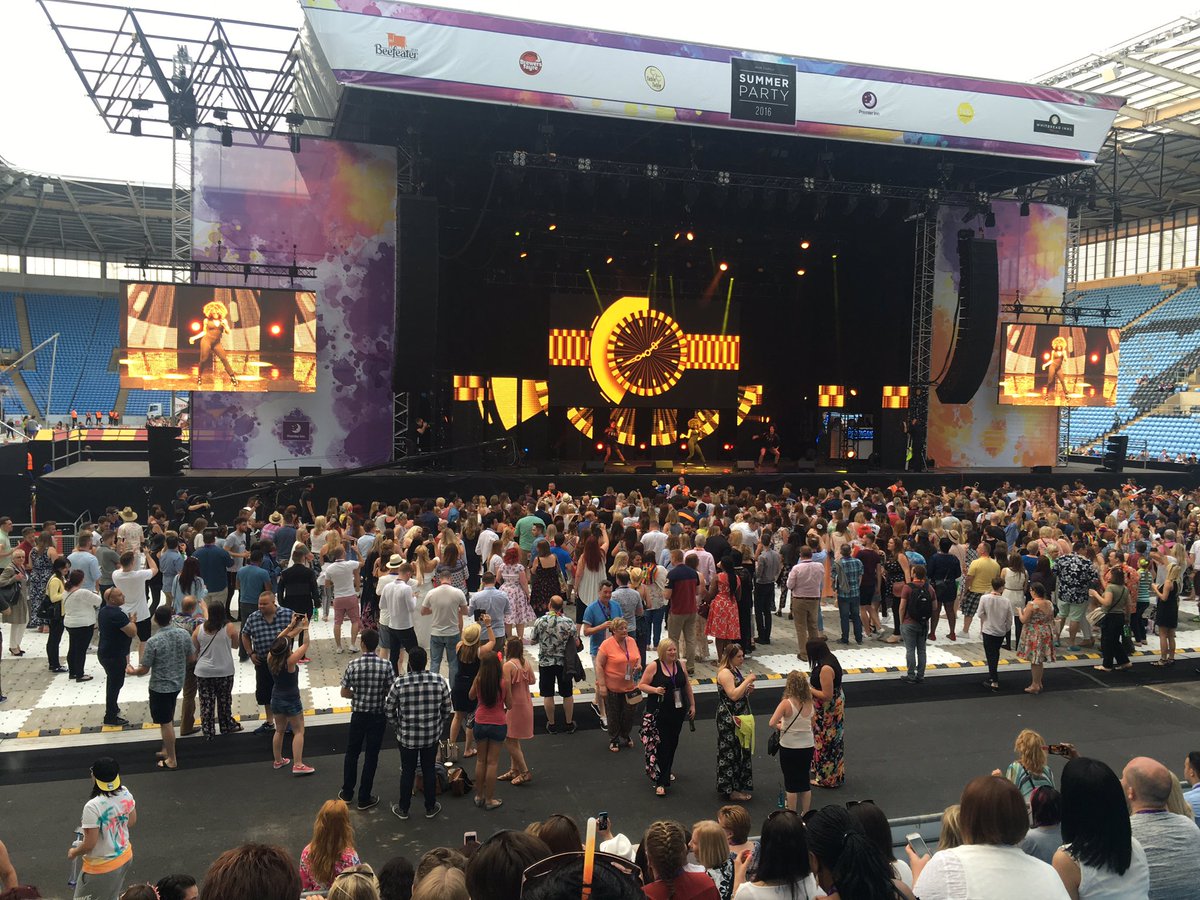 melmfox10's tweet photo. #WHRSummerParty 😄😄😄 https://t.co/eRy8DZY8WX