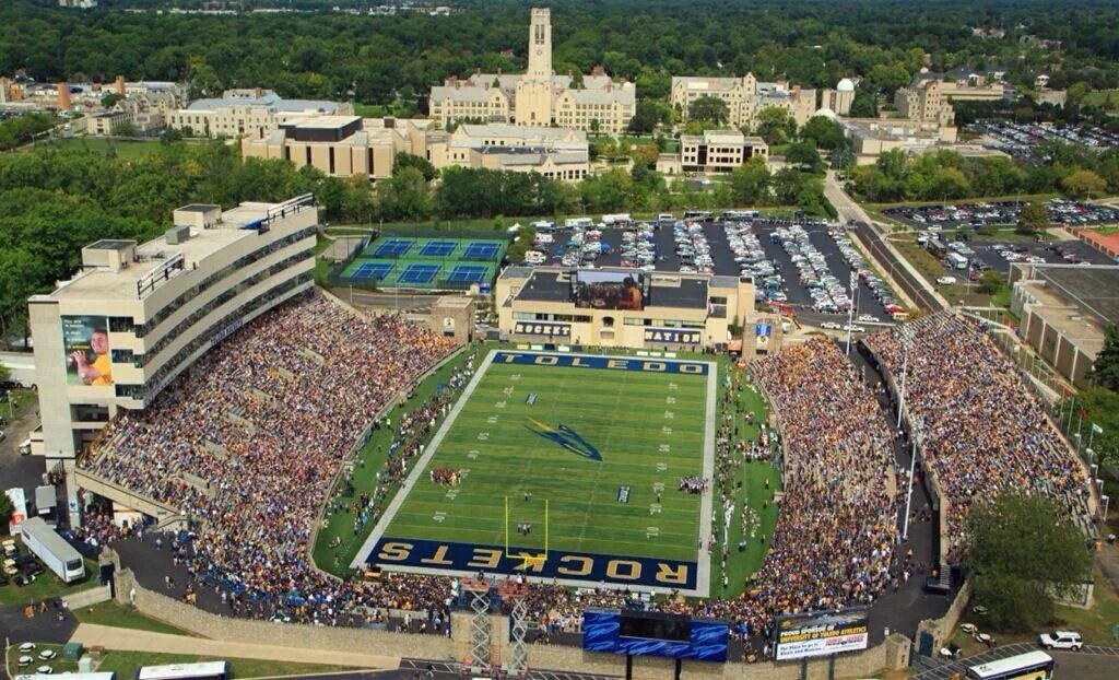 LuciousStanley4's tweet photo. Blessed &amp; extremely honored to be offered by #ToledoTough @Corey_Bender @CNee247 @HamiltonESPN @DemetricDWarren https://t.co/9TWedeoJe7