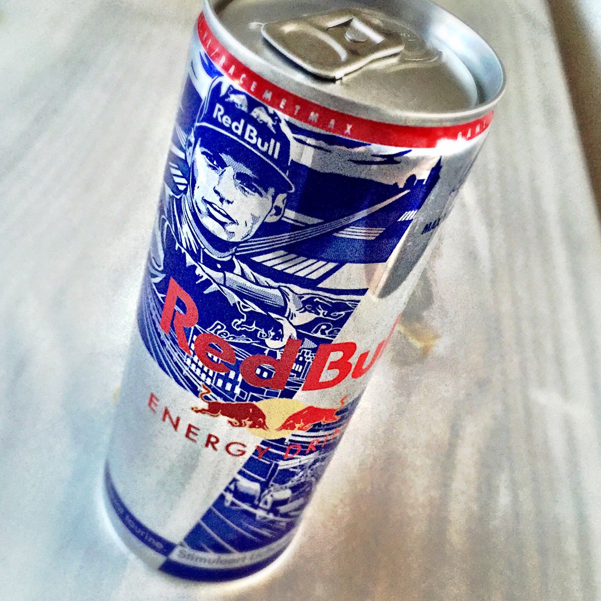 WaltervWijk's tweet photo. Proost! We nemen er alvast 1 op zondag. Podiumplekje! #MaxVerstappen #redbullracing #redbull #F1 #CanadianGP https://t.co/6BCIjeqpsj