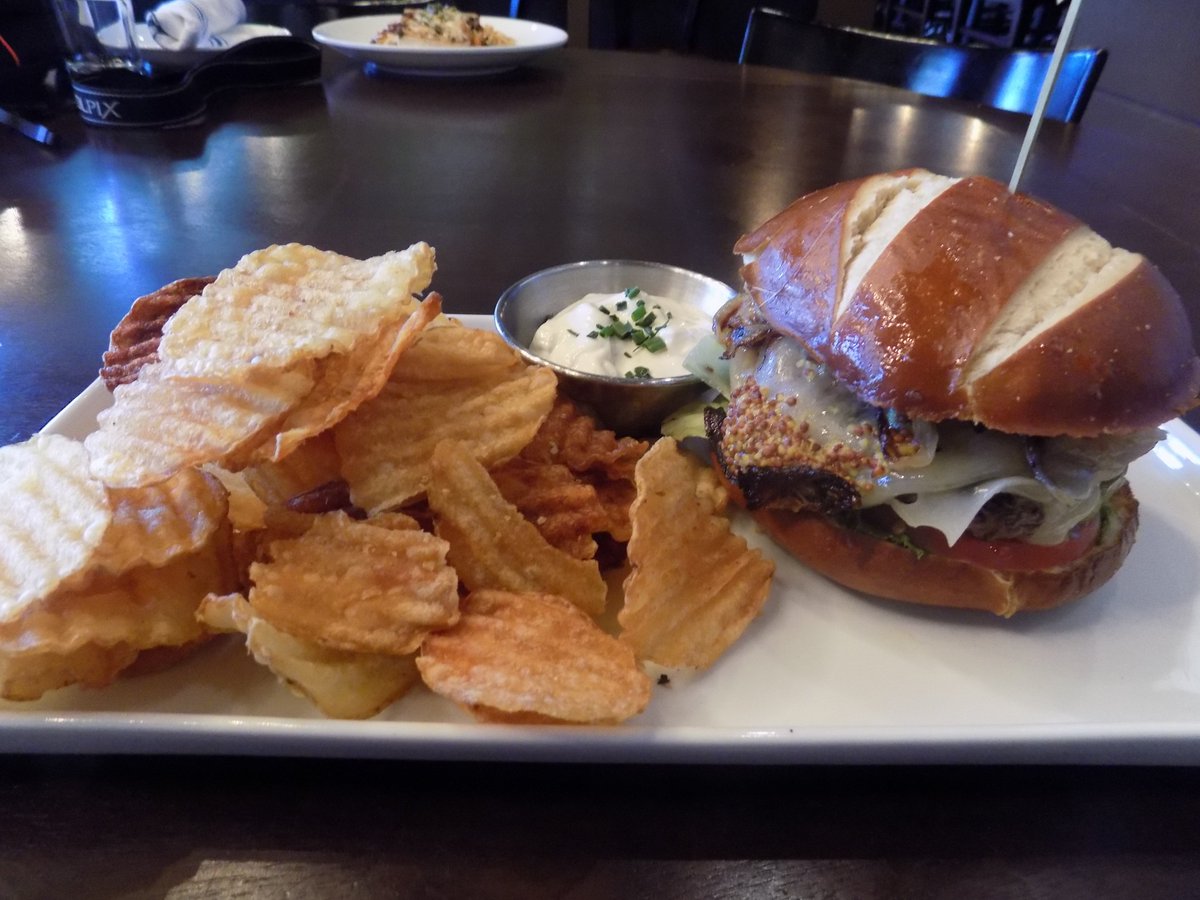 LiveEatLocal's tweet image. Our new Pub Burger. 8oz prime beef, swiss &amp;amp; cheddar, caramelized onion, pale ale mustard, pretzel roll,chips &amp;amp; dip