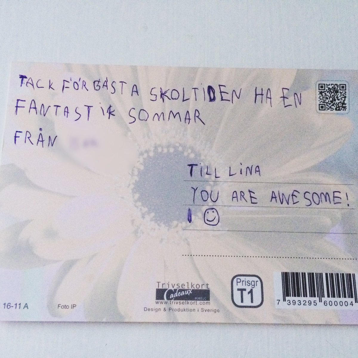 LinaK7505's tweet photo. Många presenter på avslutningsdagen 💐🎁. Men lyckan i att vara awesome 💕 #rörd #6or #flashingchick @FlashingDud3 https://t.co/KxK7CDZypm