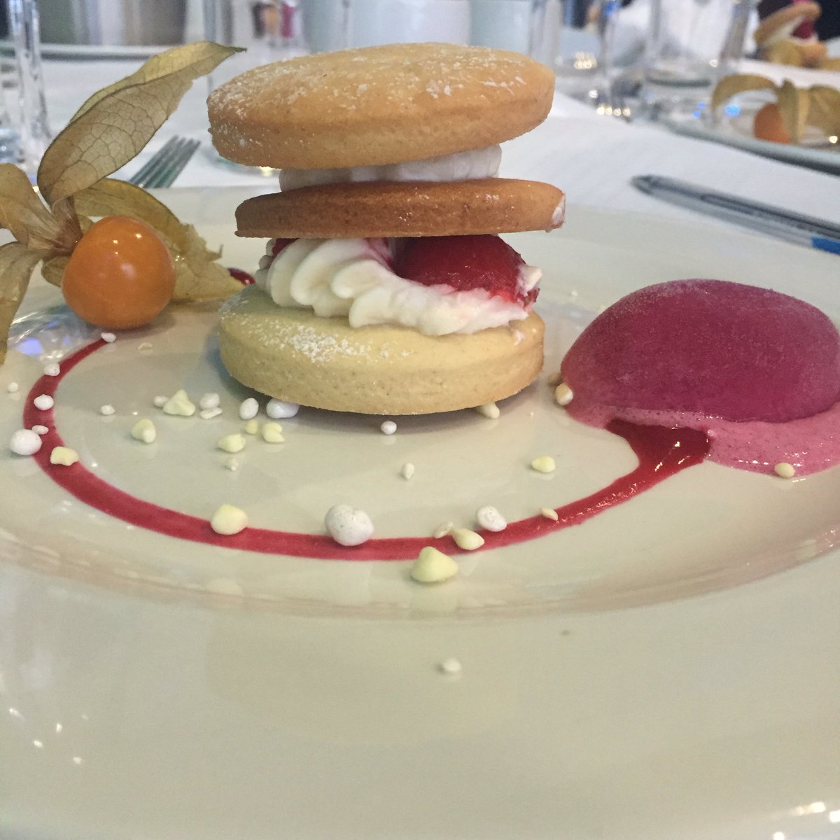 And the celebrations begin ..... 🎉🎉🎉#NEAwards16