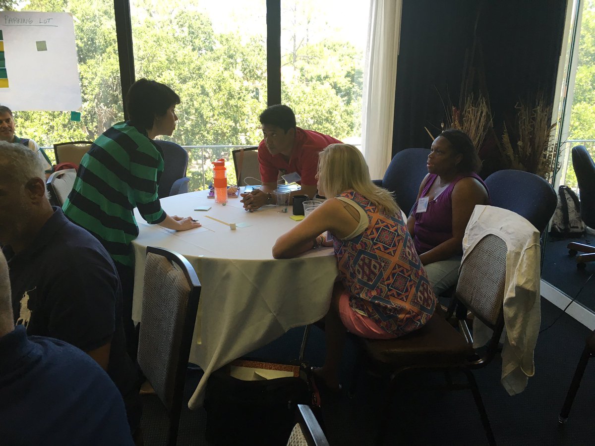 smARTisteacher's tweet photo. Best practices focusing on team work &amp; Problem solving! Fun times @internationalei https://t.co/YgCHPBmnaP