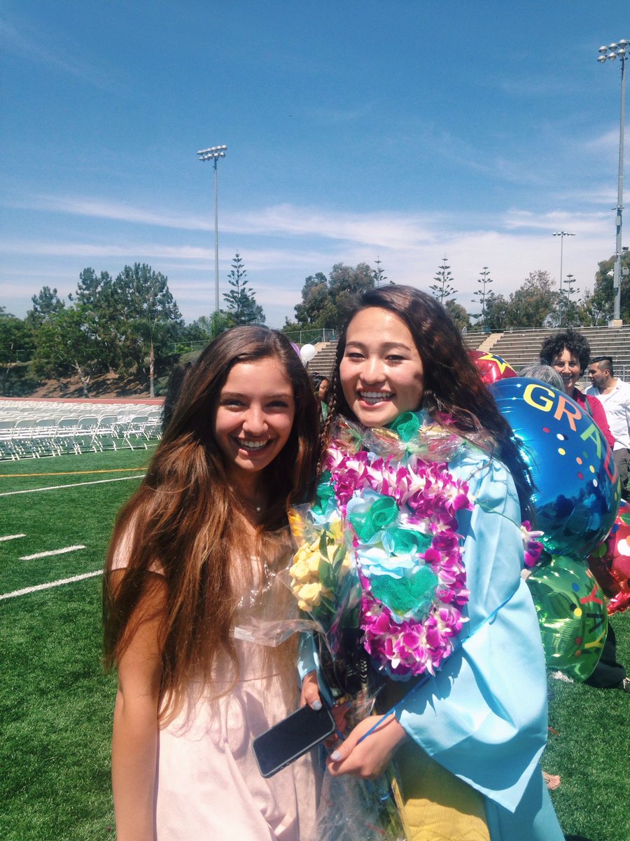 raya__hijazi's tweet photo. next year won't be the same without them :'( I'll miss u guys but I know you'll all do great things💓 https://t.co/5AUTHe5QPE