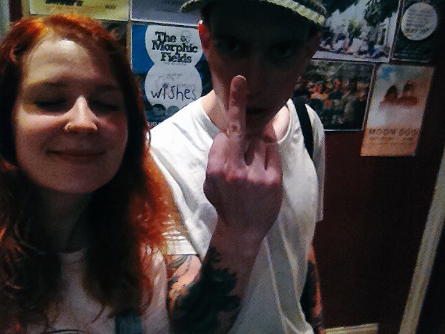 gingerdope's tweet photo. JUST MET THE SINGER OF @Headrushpunk OH MY GOD https://t.co/eNB1bj9CIp