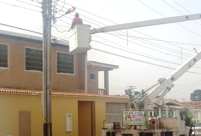 Rosabrandonisio's tweet photo. Alcaldía de San Diego ejecuta trabajos de iluminación en el municipio https://t.co/ESmOnnLQIU https://t.co/ireC0zvEi9