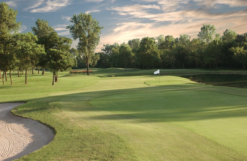 artourism's tweet photo. The only thing rarer than a hole in one is waiting in line. Take your time at Harbor Oaks. #VisitArkansas https://t.co/0DSm8LYyCZ