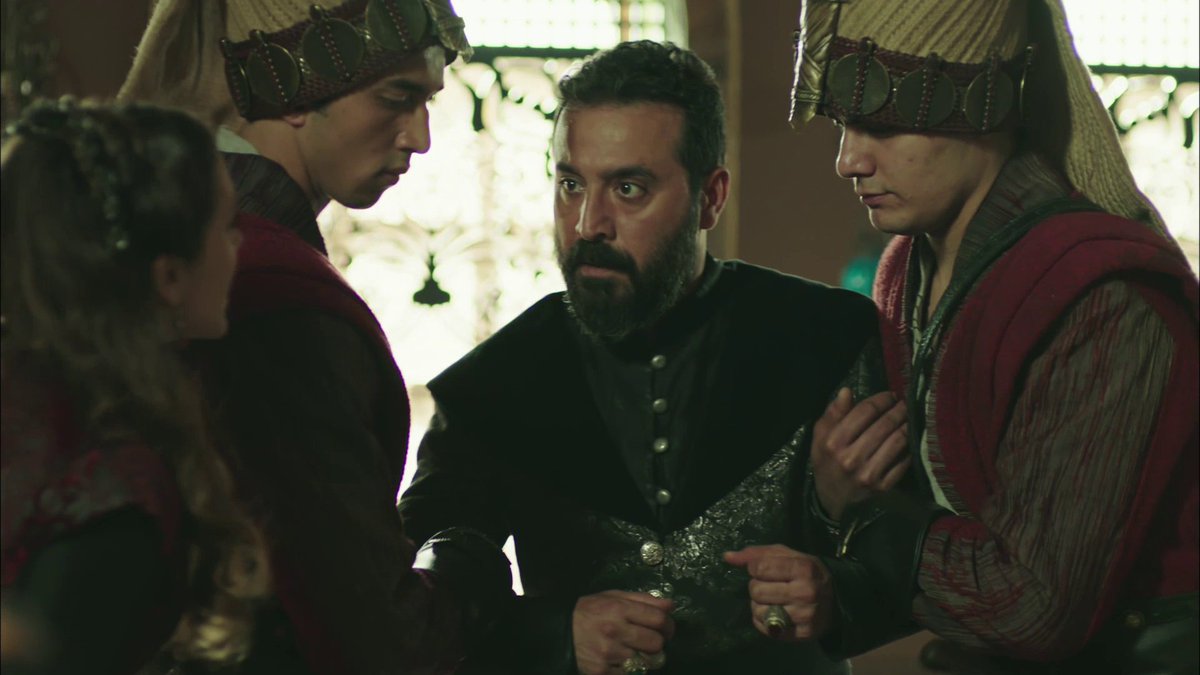 MyyKosem's tweet photo. "Davud Paşa, padişah fermanı olmadan Sultan Osman’ı katletmekten suçlu bulundun!" #KösemSezonFinali https://t.co/6DN8lwZEDg