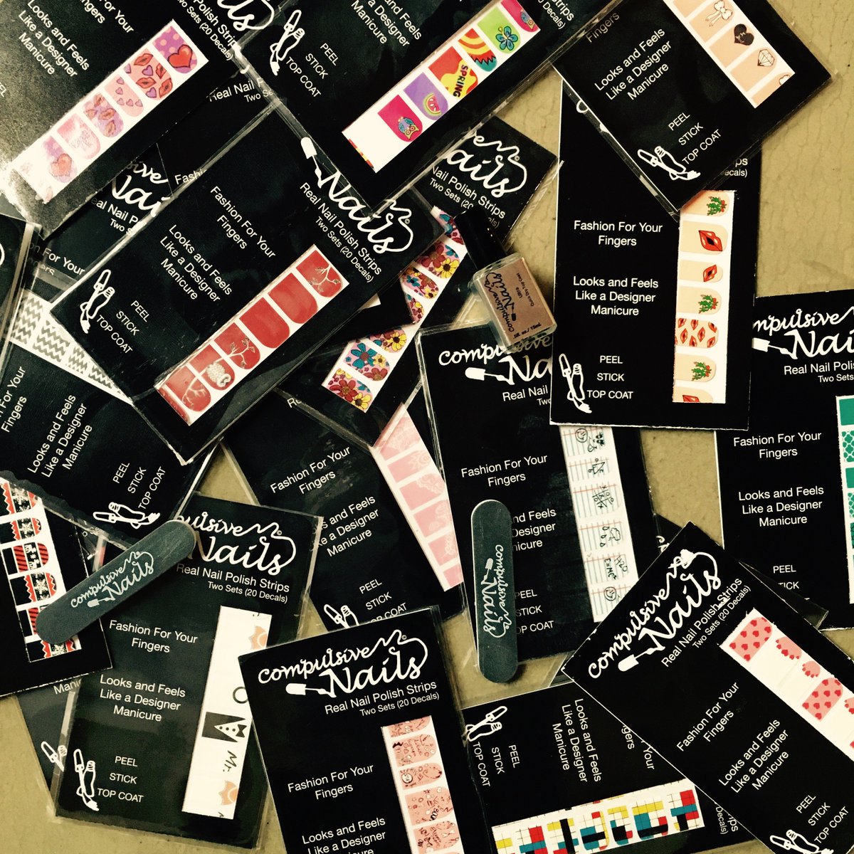 CompulsiveNails's tweet image. Tough choice… 😕 #IWantThemAll #IWakeUpForMakeup