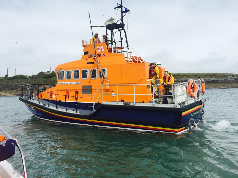 Lusitania100's tweet photo. Courtmacsherry Lifeboat has launched to a vessel in distress GodSpeed !!! https://t.co/2LD6BqKT15