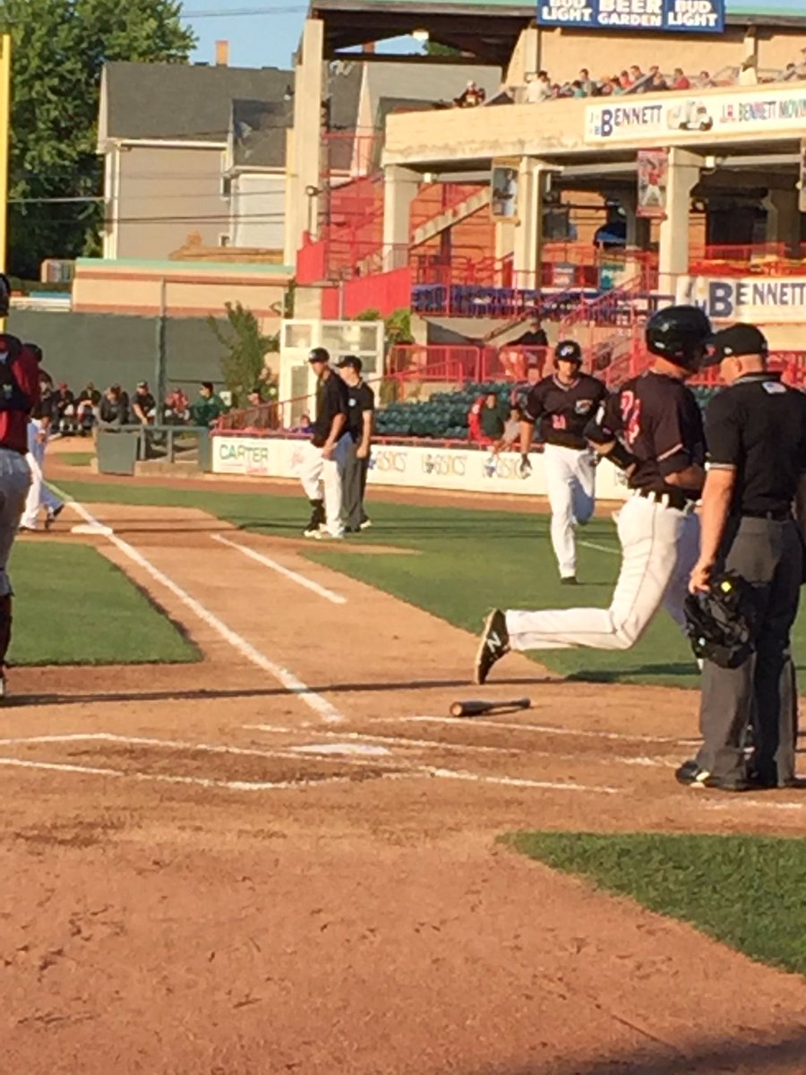 lushep2's tweet image. @erie_seawolves have tied it upon the 3rd! @ggreiner21 has sac fly bringing in @TheCoreyJones. #KeepItUpWolves #MiLB