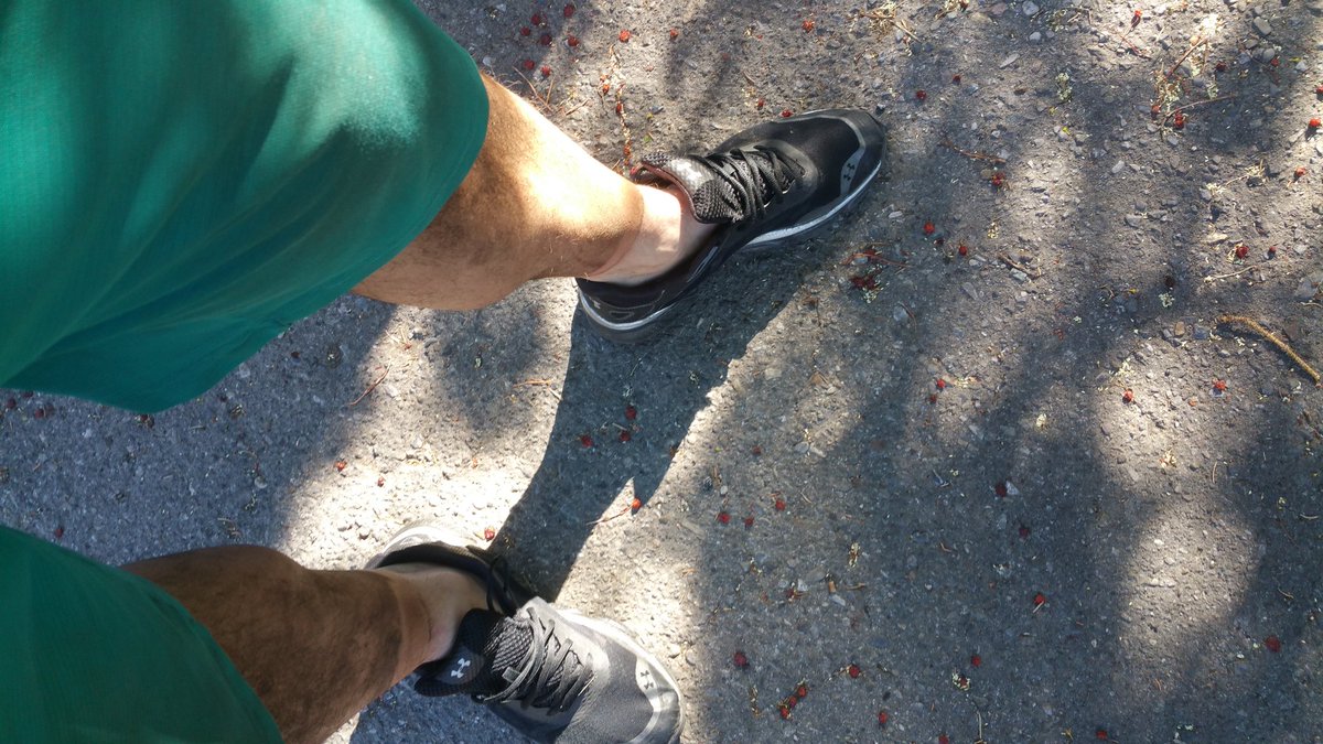 MapleLeaf_Tom's tweet photo. Ladies love the ankle dirt tan line right ? #landscapingproblems https://t.co/LqEBs9pmZe