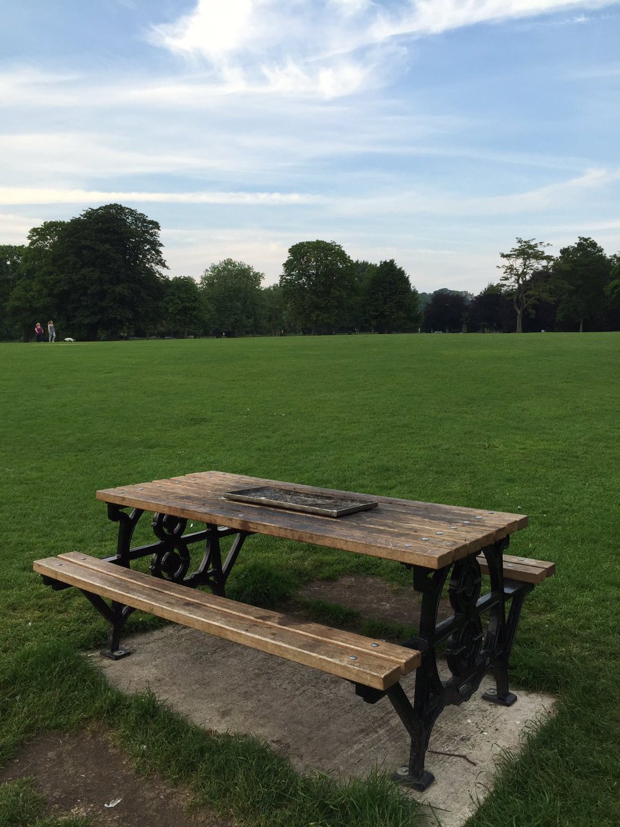 TheLarryBanda's tweet photo. @PRIDEreps_CC And a Bath bench with built in barbecue grill. It's posh here. #benchheaven https://t.co/i8q7pA385N