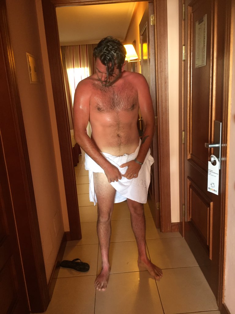 PaulFrangou's tweet photo. #Tenerife #gettingburnt #1daydown https://t.co/w5Rm9bcRe1