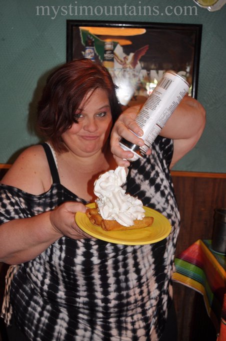 Had a great buffet lunch yesterday, and of course I had to have dessert! #WhippedCream #Foodie #dessertflautas<a href="/tag/foodie"class="tags"><span>#foodie</span></a><a href="/tag/whippedcream"class="tags"><span>#whippedcream</span></a><a href="/tag/dessertflautas"class="tags"><span>#dessertflautas</span></a>