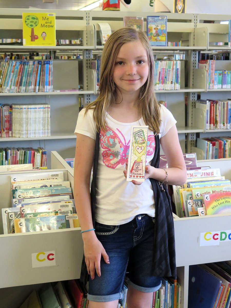 duluthlib's tweet image. Here's Grace! She's one of the talented artists who won our #BookmarkContest! Get winning bookmarks at DPL today!