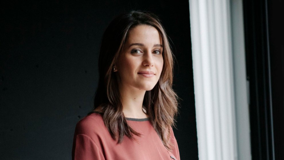 bertottto's tweet photo. @InesArrimadas "Yo quiero reformar España para mirar al futuro y no para volver hacia atrás"
#9JElDebate #ConInes https://t.co/ejjF1iokoN