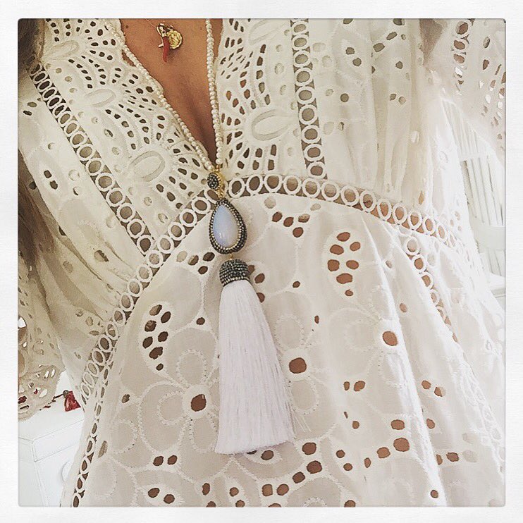 SoruJewellery's tweet photo. 🌙 moonstone tassel ✨ with baroque pearl chain, available online 👉🏼 https://t.co/9JEUMultJd #tasselnecklace #luxeboho https://t.co/kEmw55XJIS