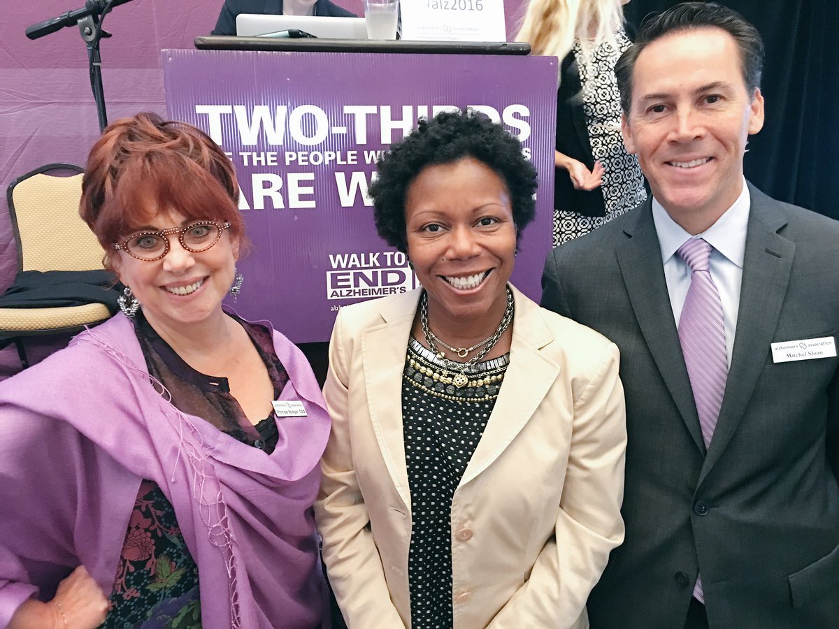 MooreOnHealth's tweet photo. With @rhonispieg & Mitchel Sloan seeking ways the increase the bandwidth with @akasorority1908 to #EndAlz #Alz2016 https://t.co/EUumXrmC2y