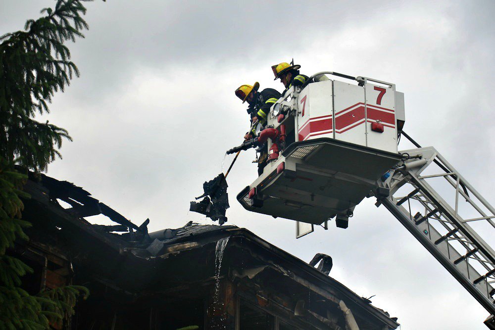 More on the afternoon fire that destroyed a #Worcester three-decker s.masslive.com/sQPr0SM Photos by <a href="/goodguymovers/">Good Guy Movers</a>
